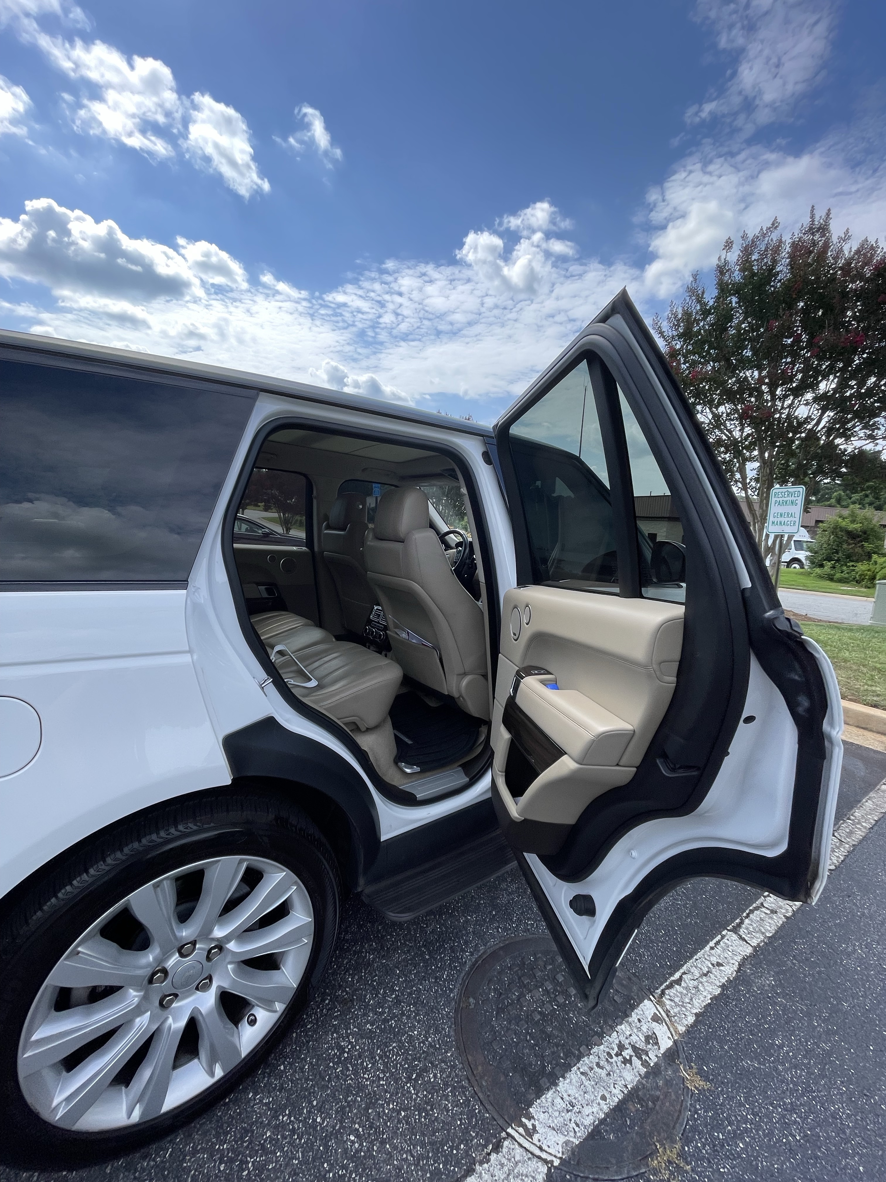 Used 2016 Land Rover Range Rover Supercharged AWD/4WD image 17