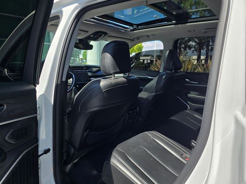 Used 2023 Jeep Grand Cherokee 4WD 4xe image 12
