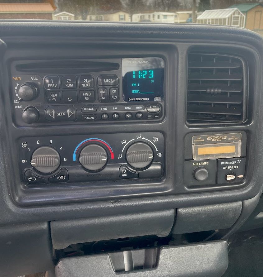 Used 1999 Chevrolet Silverado 2500 LS w/ Snow Plow Prep Pkg AWD/4WD image 17
