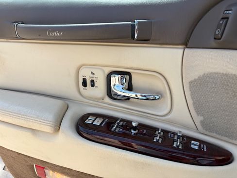 Used 1997 Lincoln Town Car Cartier image 14