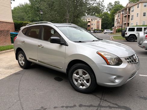 Used 2014 Nissan Rogue S w/ Convenience Package AWD/4WD image 4