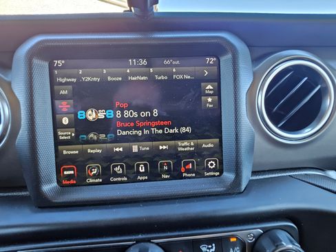 Used 2021 Jeep Wrangler Unlimited Rubicon image 9