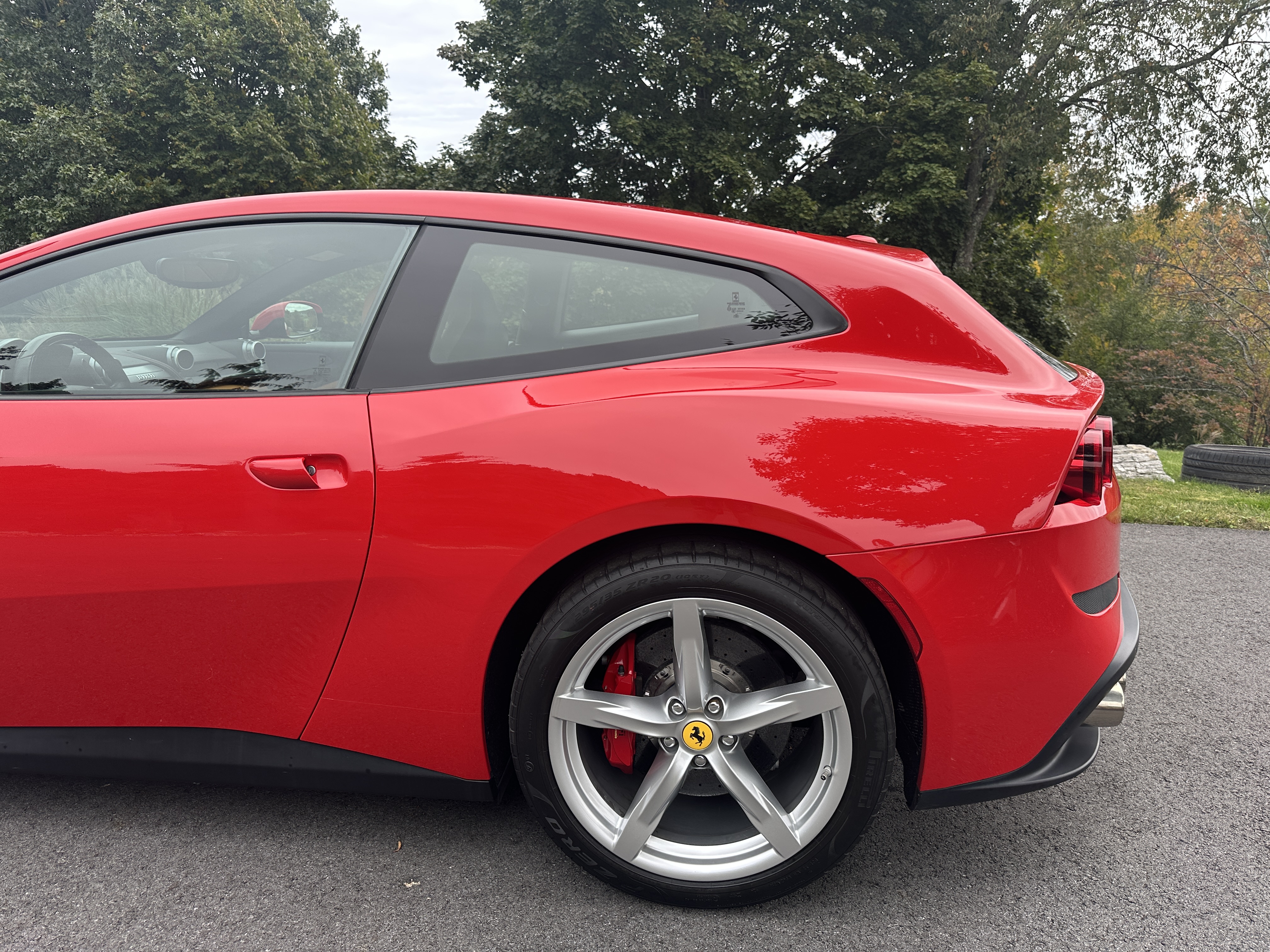 Used 2019 Ferrari GTC4Lusso T RWD image 18