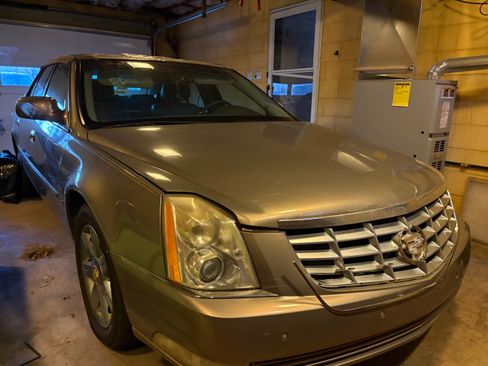 Used 2006 Cadillac DTS w/ Trunk Convenience Package image 14