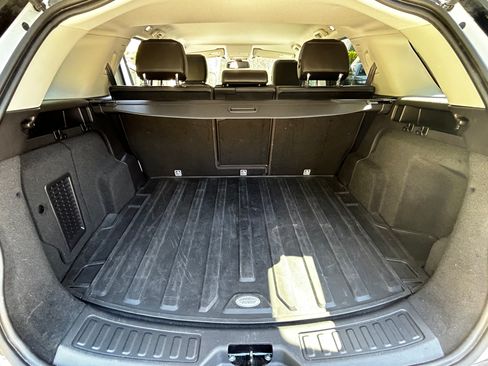 Used 2017 Land Rover Discovery Sport SE image 12