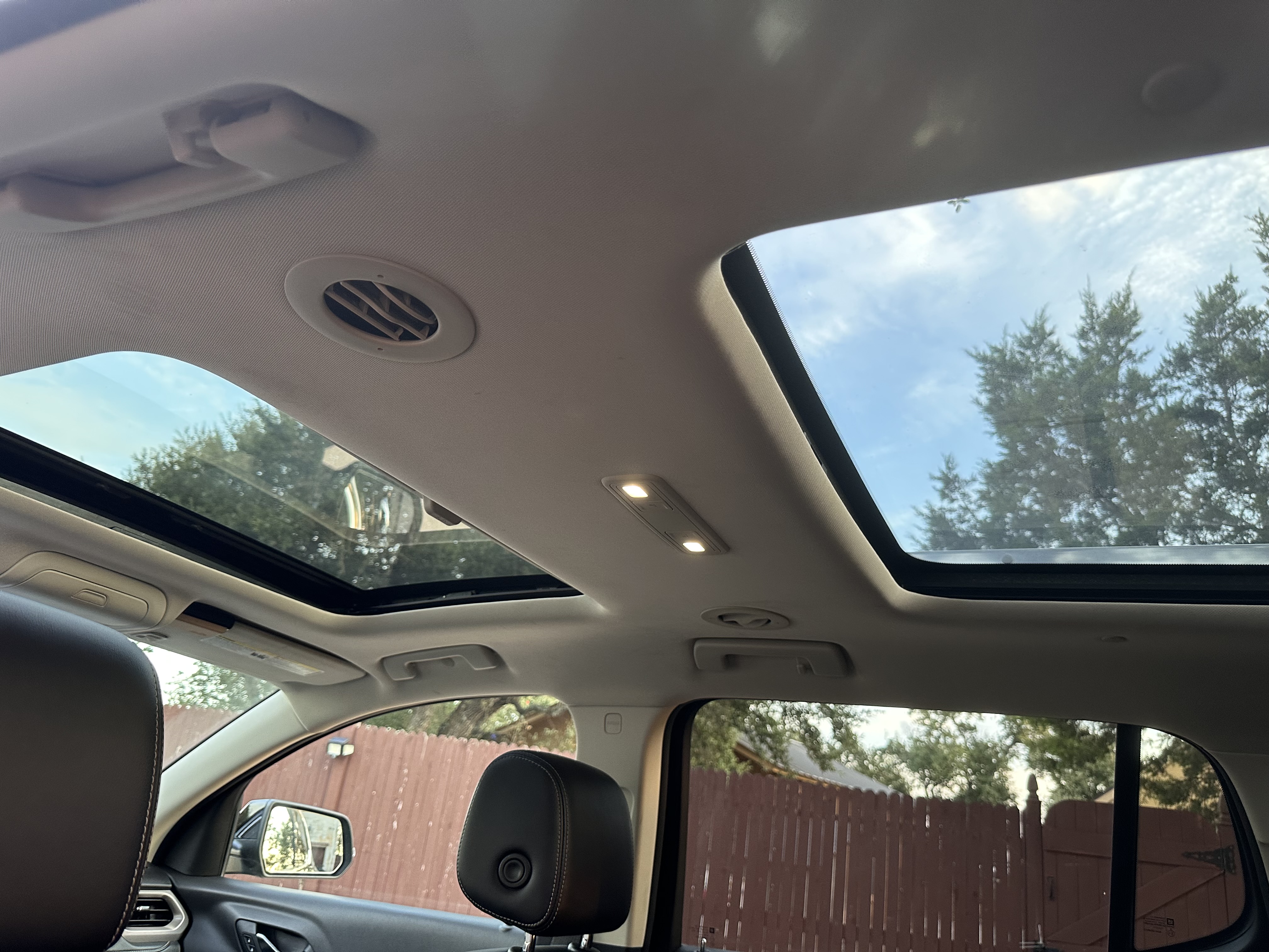 Used 2021 GMC Acadia Denali w/ Denali Technology Package FWD image 11