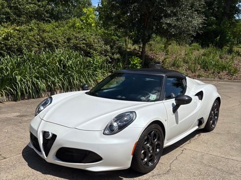 Used 2018 Alfa Romeo 4C Spider w/ Spider Track Package 4 RWD image 1