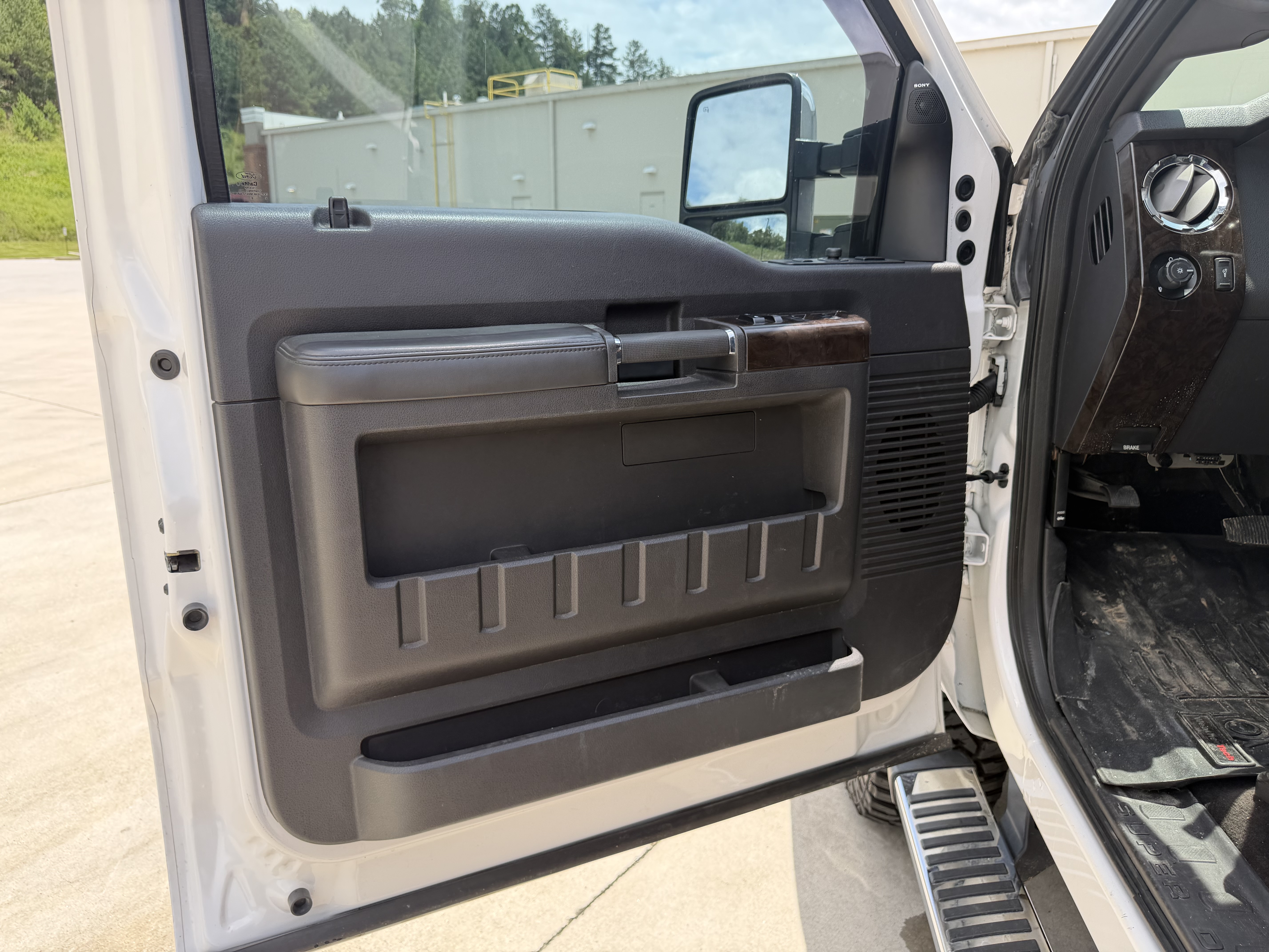 Used 2016 Ford F250 Platinum w/ FX4 Off-Road Package AWD/4WD image 11