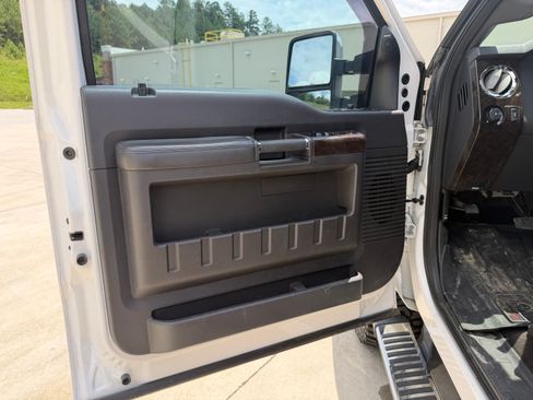 Used 2016 Ford F250 Platinum w/ FX4 Off-Road Package AWD/4WD image 11