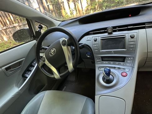 Used 2013 Toyota Prius Four FWD image 2