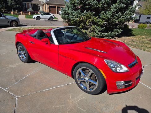 Used 2009 Saturn Sky image 2