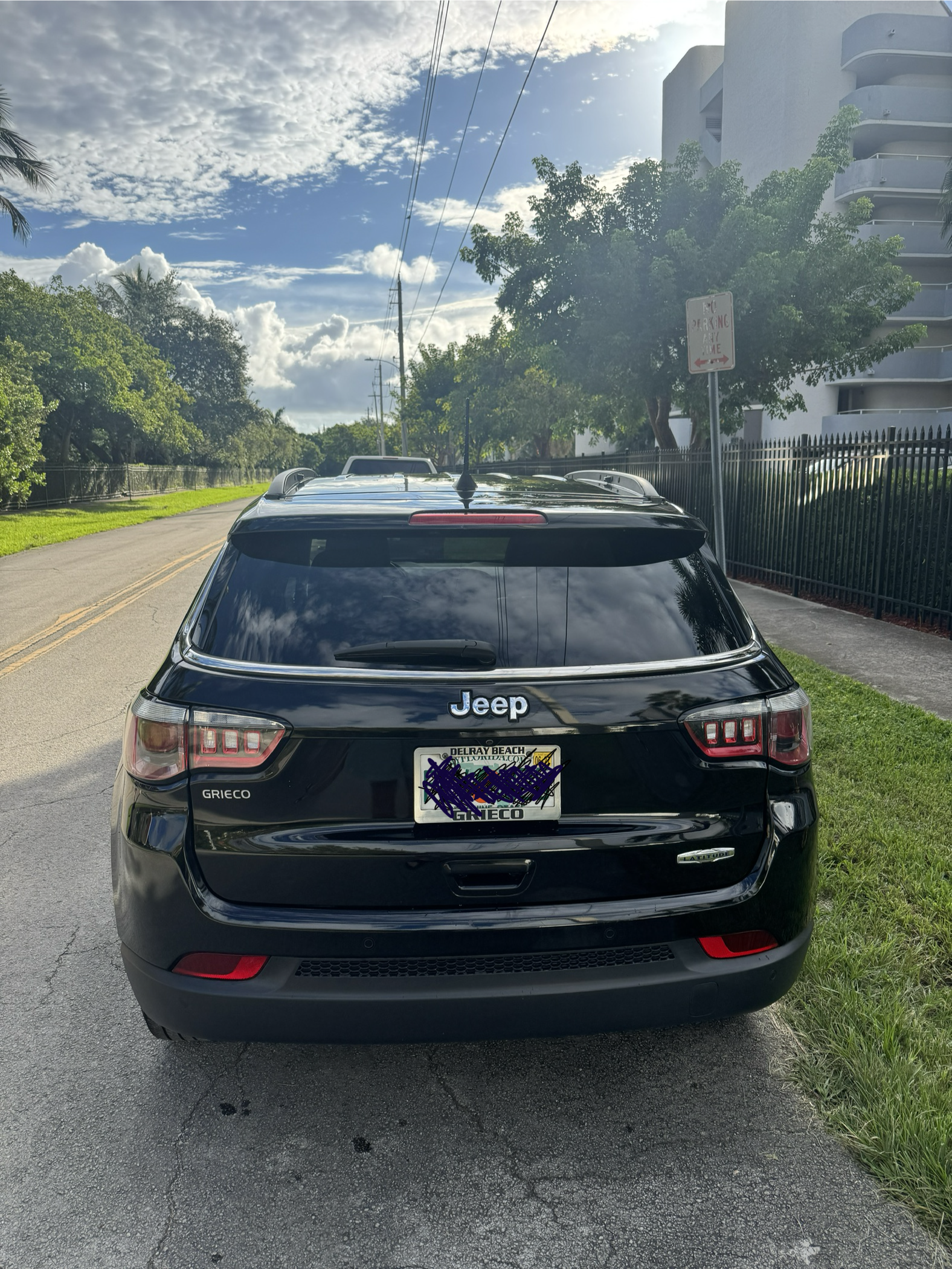 Used 2018 Jeep Compass Latitude w/ Popular Equipment Group FWD image 10