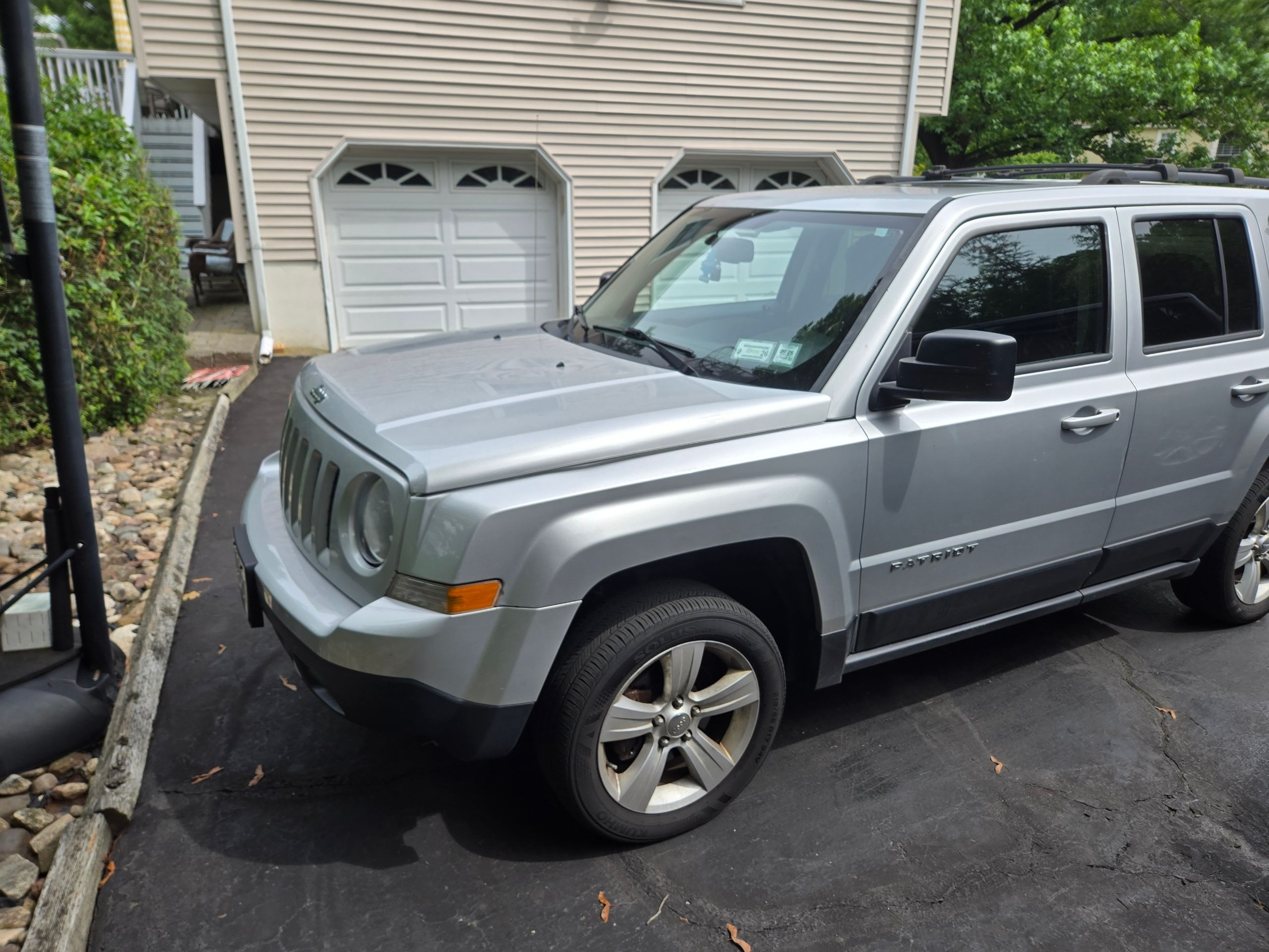 Used 2014 Jeep Patriot Latitude w/ Sun/Sound Group AWD/4WD image 4