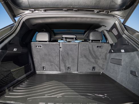 Used 2020 Porsche Cayenne Sport Utility 4D image 28