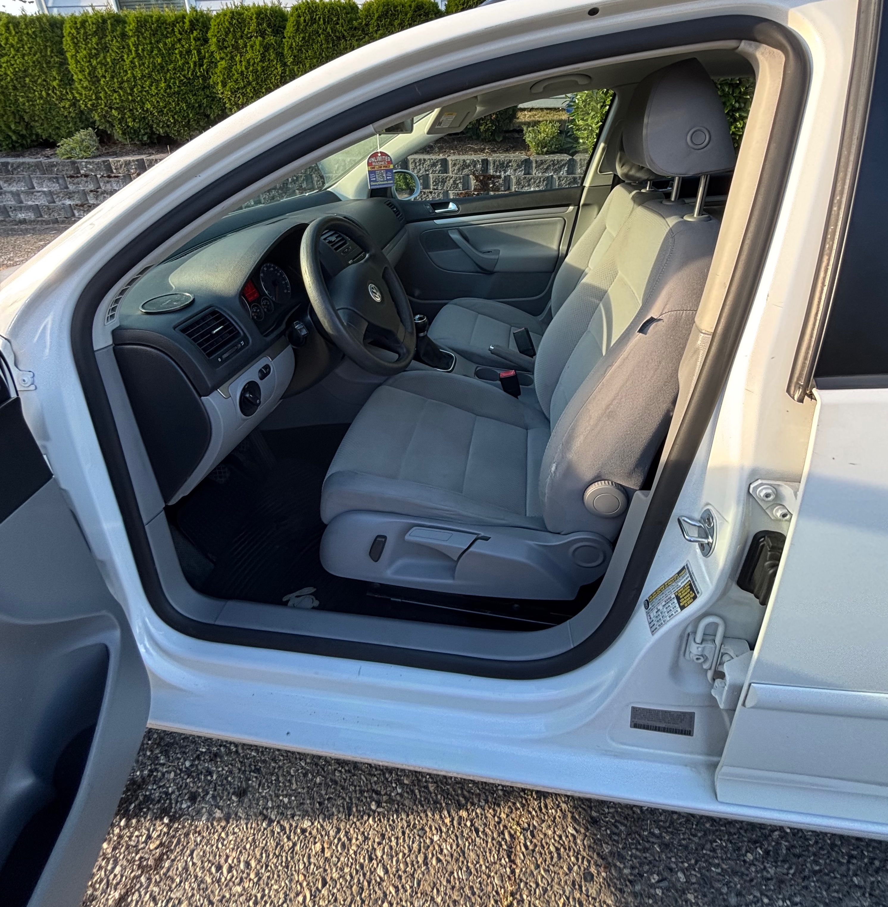 Used 2008 Volkswagen Rabbit 4-Door FWD image 12