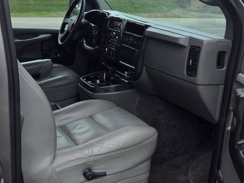 Used 2007 GMC Savana 3500 Extended Passenger w/ LT Preferred Equipment Group image 11
