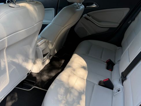 Used 2015 Mercedes-Benz GLA 250 image 8