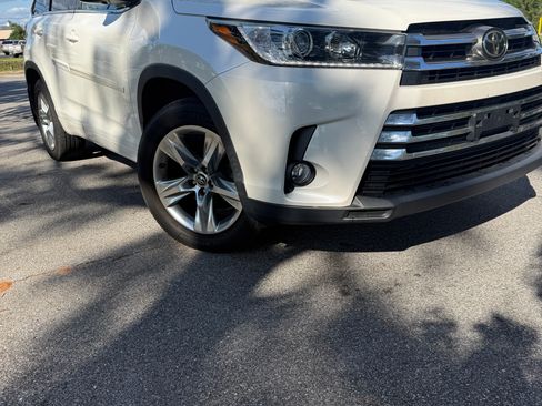 Used 2017 Toyota Highlander Limited AWD/4WD image 8