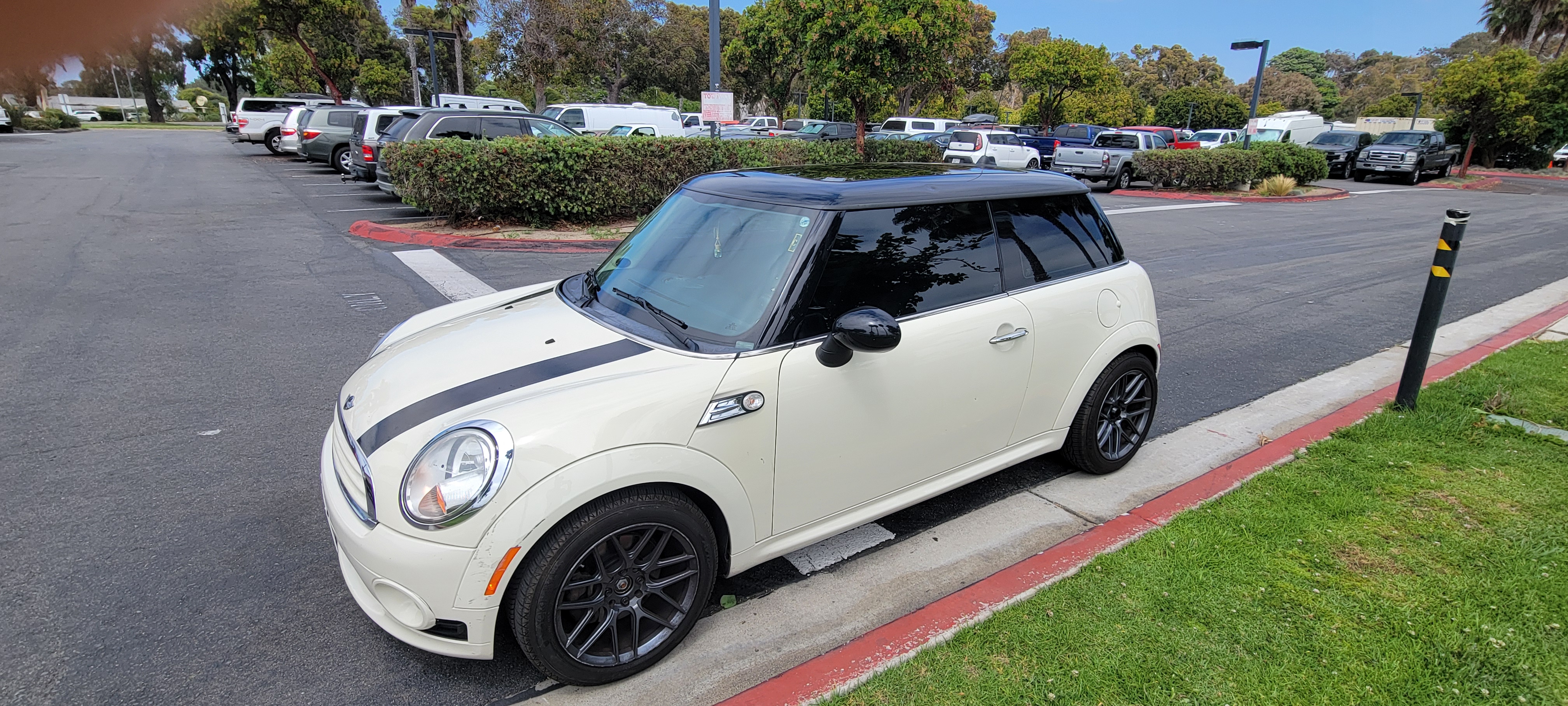 Used 2011 MINI Cooper Hardtop FWD image 5
