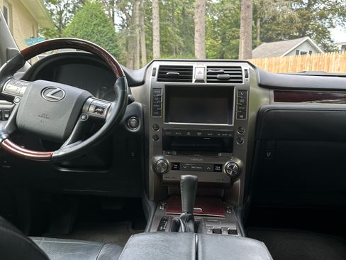 Used 2015 Lexus GX 460 w/ Premium Package AWD/4WD image 15