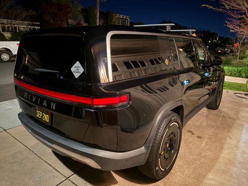 Used 2025 Rivian R1S Adventure image 12