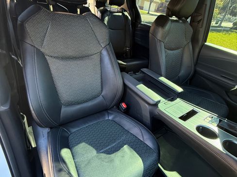 Used 2023 Toyota Sienna XSE image 15