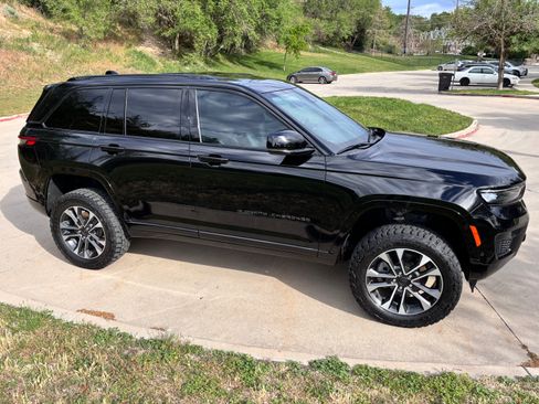Used 2023 Jeep Grand Cherokee Overland AWD/4WD image 8