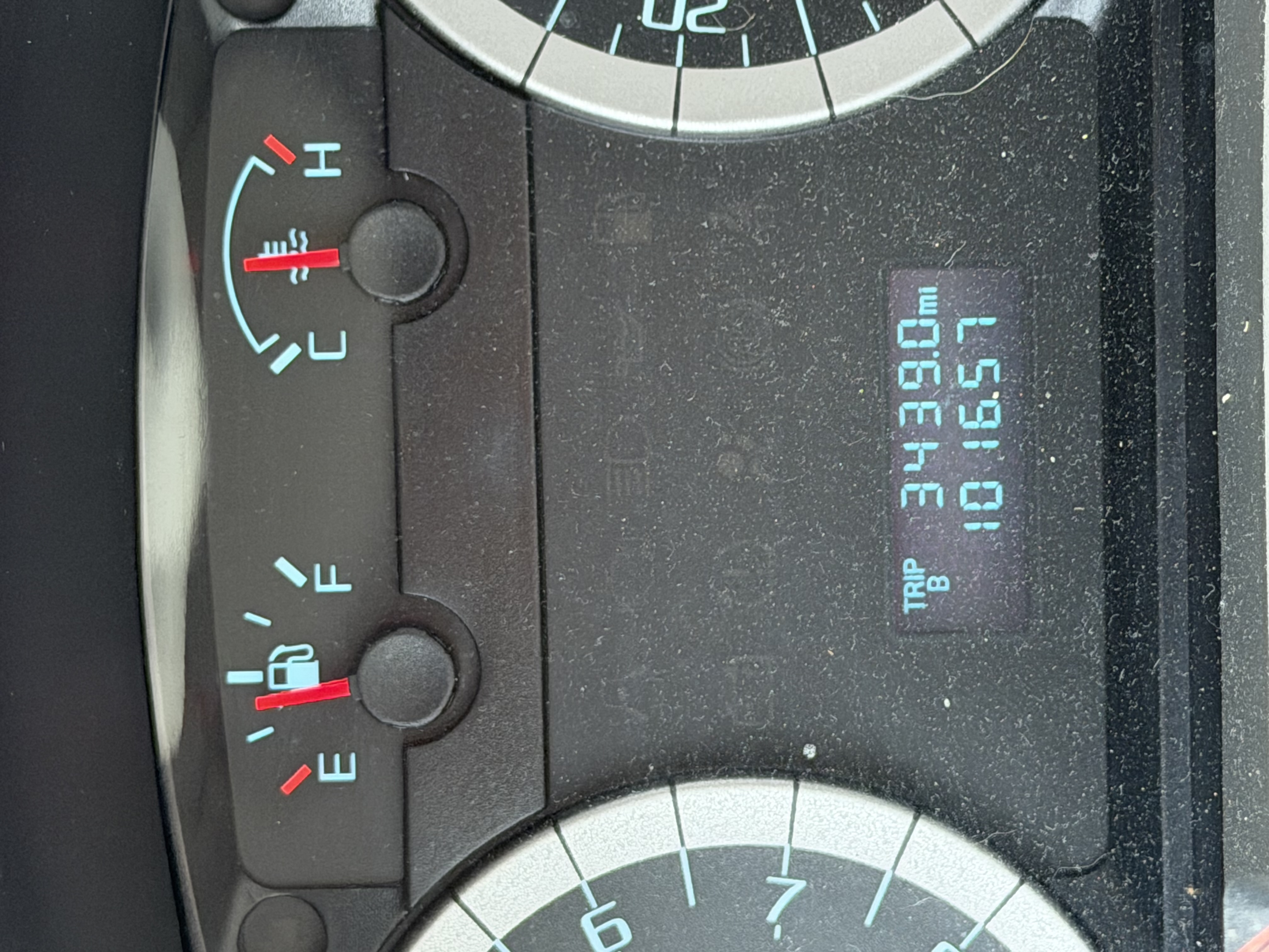 Used 2010 Ford Escape XLS AWD/4WD image 6