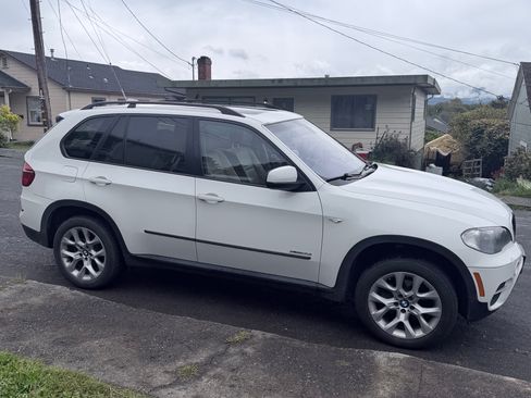 Used 2011 BMW X5 xDrive35i AWD/4WD image 1