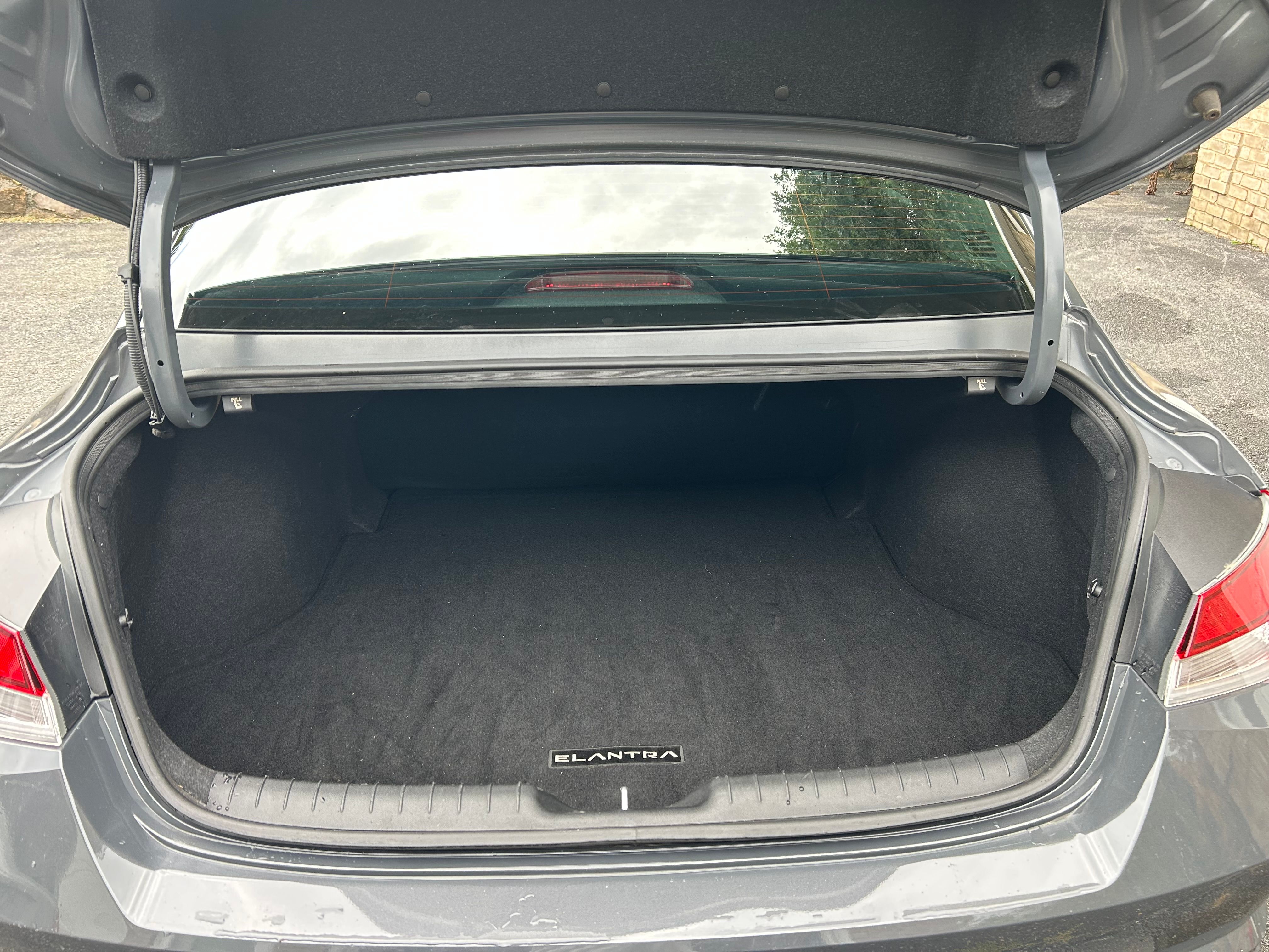 Used 2023 Hyundai Elantra SEL FWD image 8