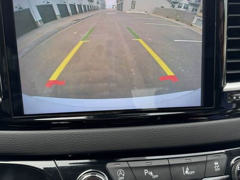 Used 2023 Chrysler Pacifica Touring-L image 11