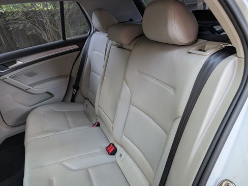 Used 2015 Volkswagen Golf TDI SE image 12