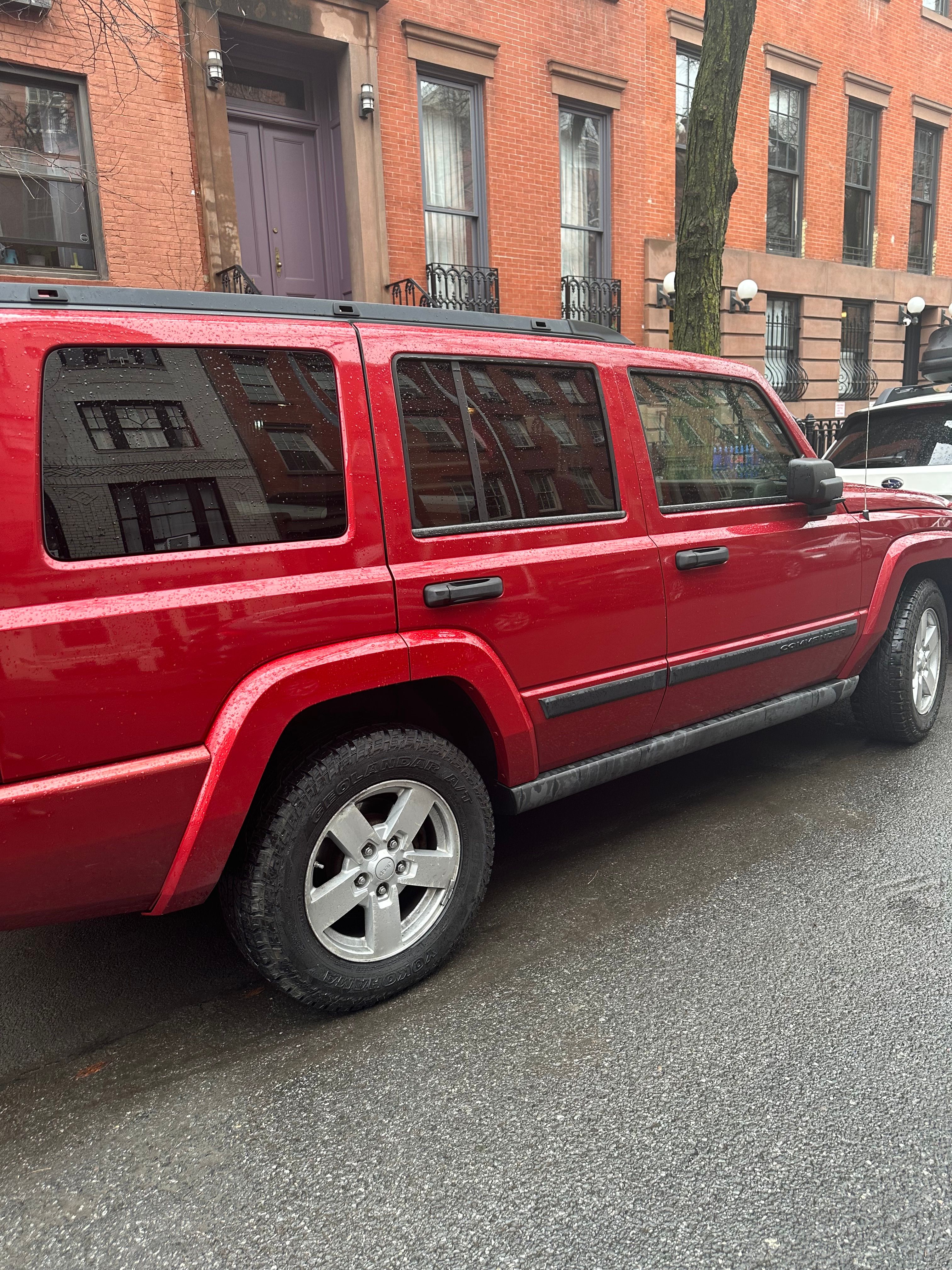 Used 2006 Jeep Commander 4WD image 2