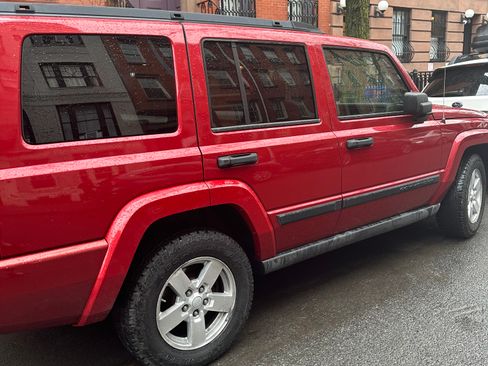Used 2006 Jeep Commander 4WD image 2