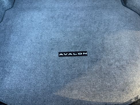 Used 2014 Toyota Avalon XLE Premium image 9