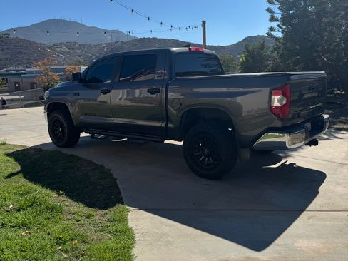 Used 2020 Toyota Tundra SR5 w/ SR5 Upgrade Package image 4