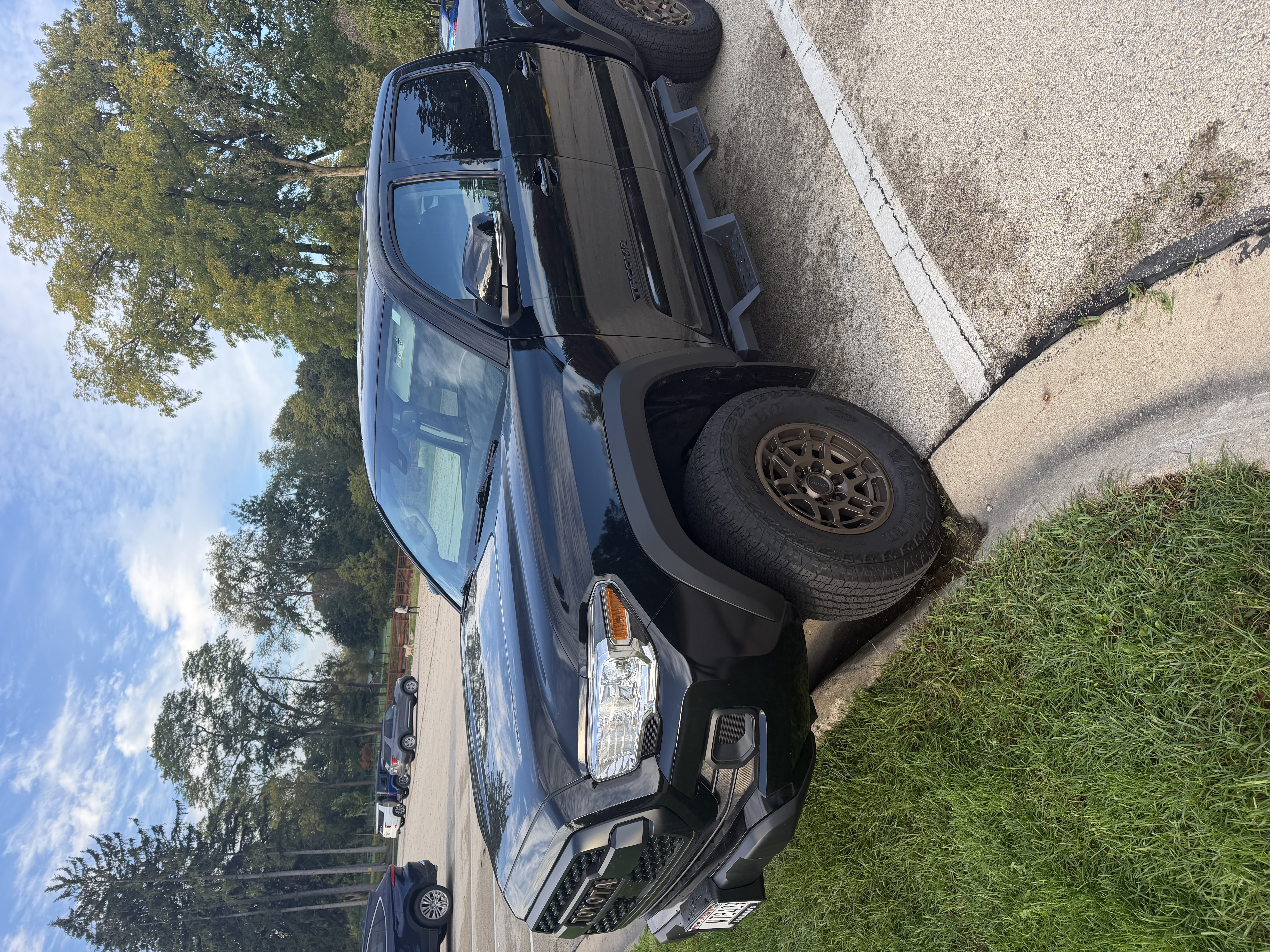 Used 2023 Toyota Tacoma 4x4 Double Cab w/ Trail Edition image 8