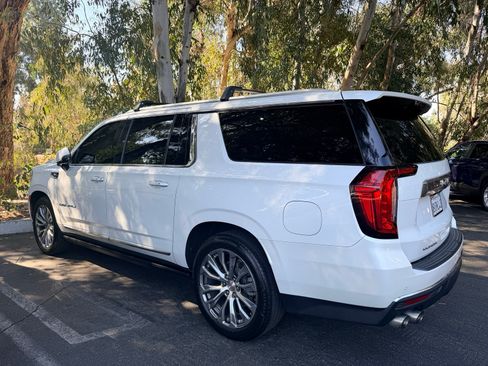 Used 2021 GMC Yukon XL Denali w/ Denali Premium Package AWD/4WD image 8