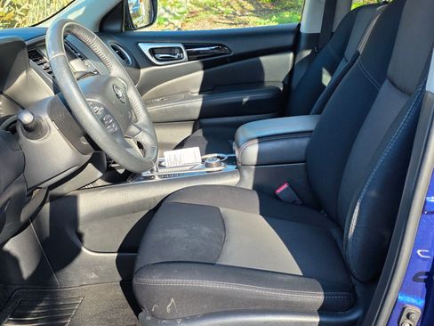 Used 2018 Nissan Pathfinder SV image 5