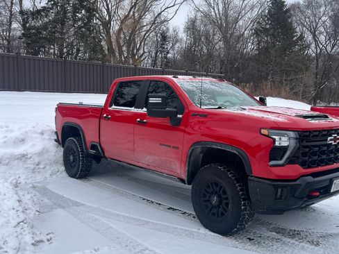 Used 2024 Chevrolet Silverado 2500 ZR2 w/ Technology Package image 4