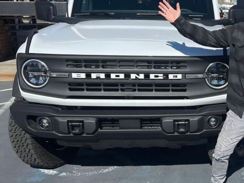 Used 2023 Ford Bronco Black Diamond image 4
