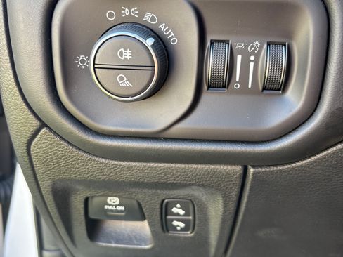 Used 2019 RAM 1500 Limited AWD/4WD image 17