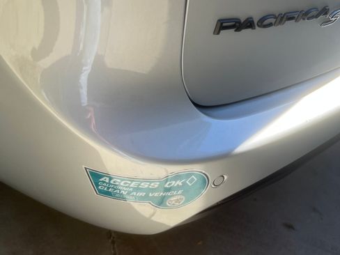 Used 2024 Chrysler Pacifica Limited image 14