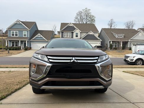 Used 2018 Mitsubishi Eclipse Cross SE image 2