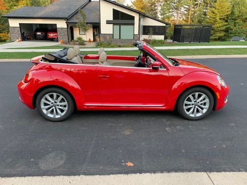 Used 2013 Volkswagen Beetle TDI FWD image 5