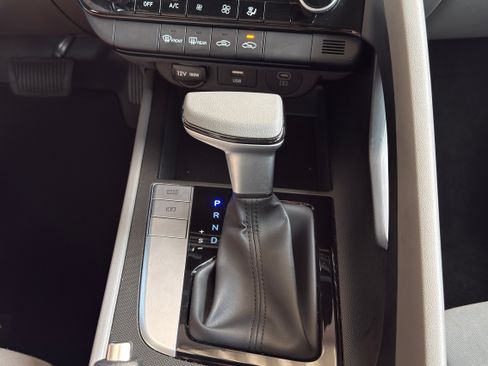 Used 2024 Hyundai Elantra SEL image 11