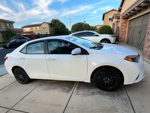 Used 2016 Toyota Corolla LE FWD image 4