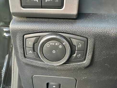 Used 2016 Ford F150 Platinum w/ Technology Package image 18