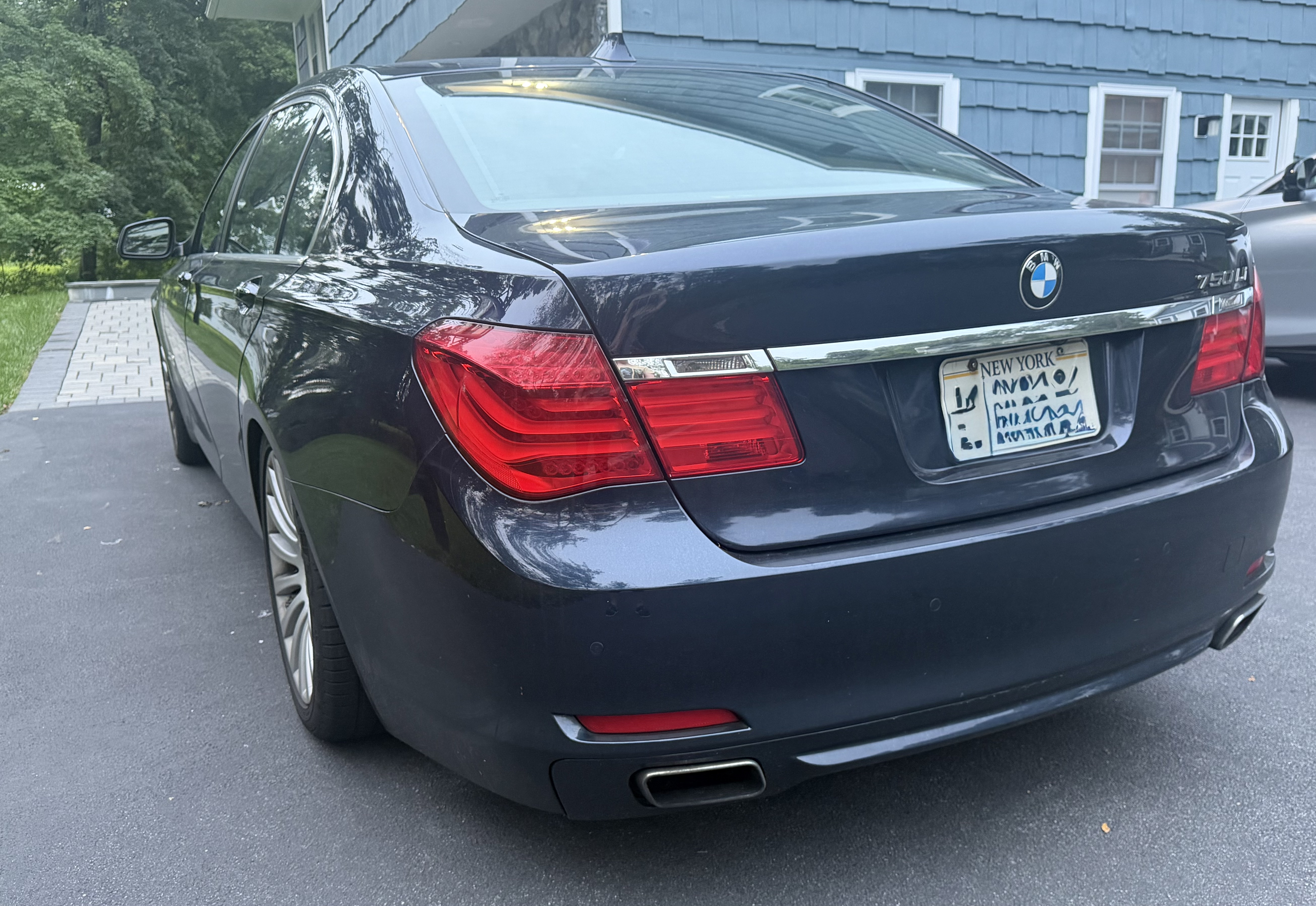 Used 2012 BMW 750Li xDrive AWD/4WD image 2
