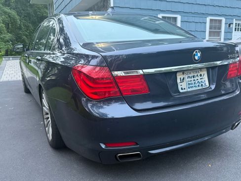 Used 2012 BMW 750Li xDrive AWD/4WD image 2